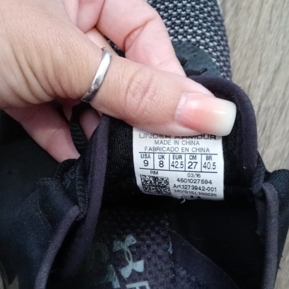 Mens Under Armour shoes - Picture 4 of 5